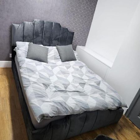 J'S Apartment Халифакс Екстериор снимка