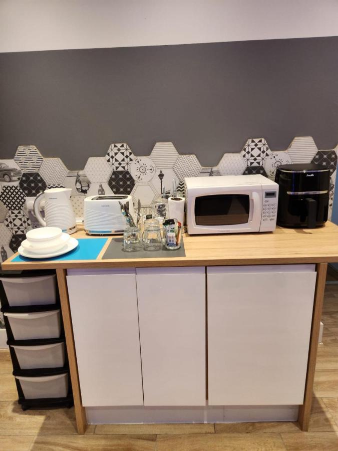 J'S Apartment Халифакс Екстериор снимка