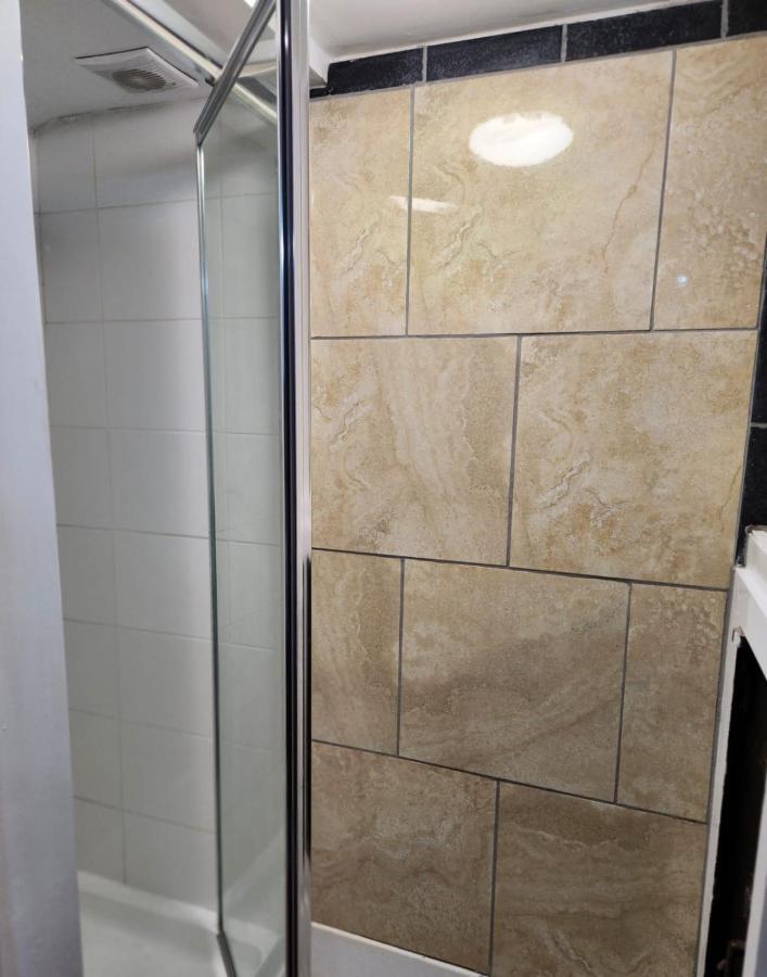 J'S Apartment Халифакс Екстериор снимка