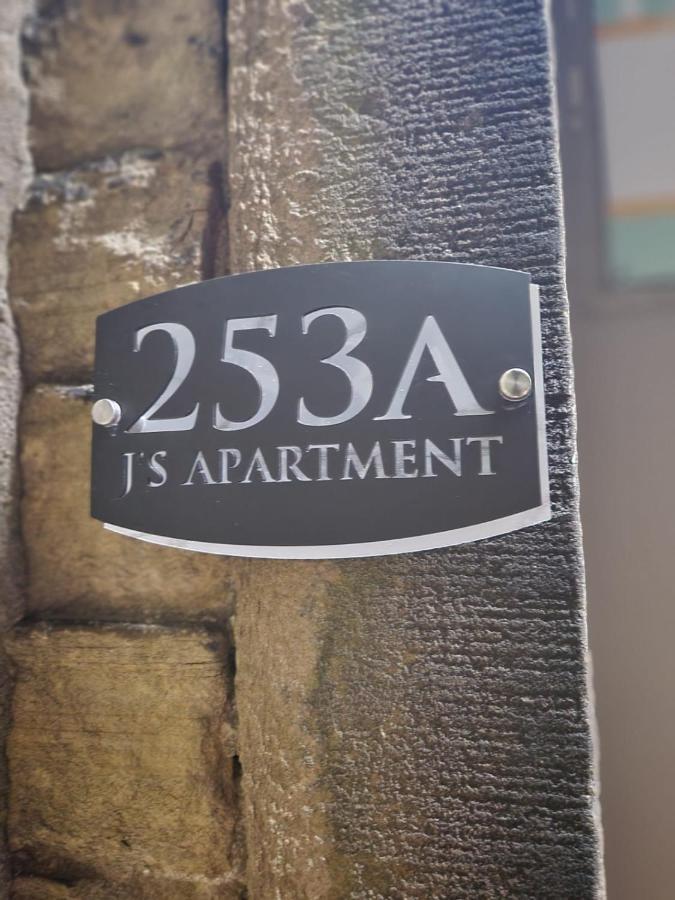J'S Apartment Халифакс Екстериор снимка